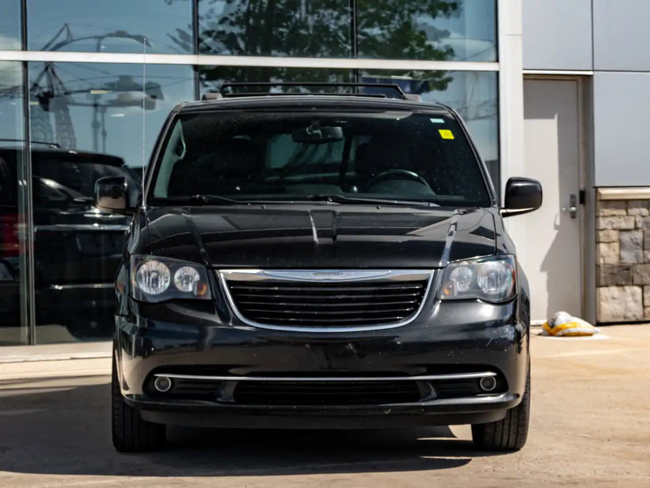 Chrysler Town & Country снимка Chrysler Town & Country