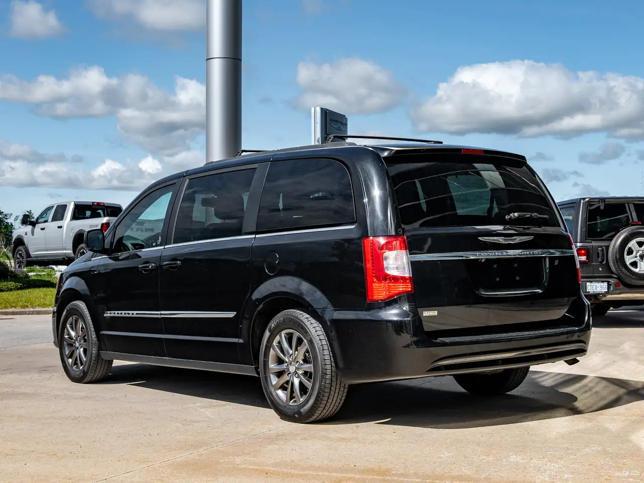 Chrysler Town & Country снимка Chrysler Town & Country