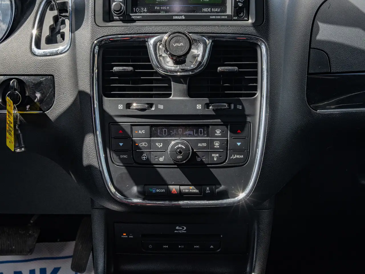 Chrysler Town & Country снимка Chrysler Town & Country