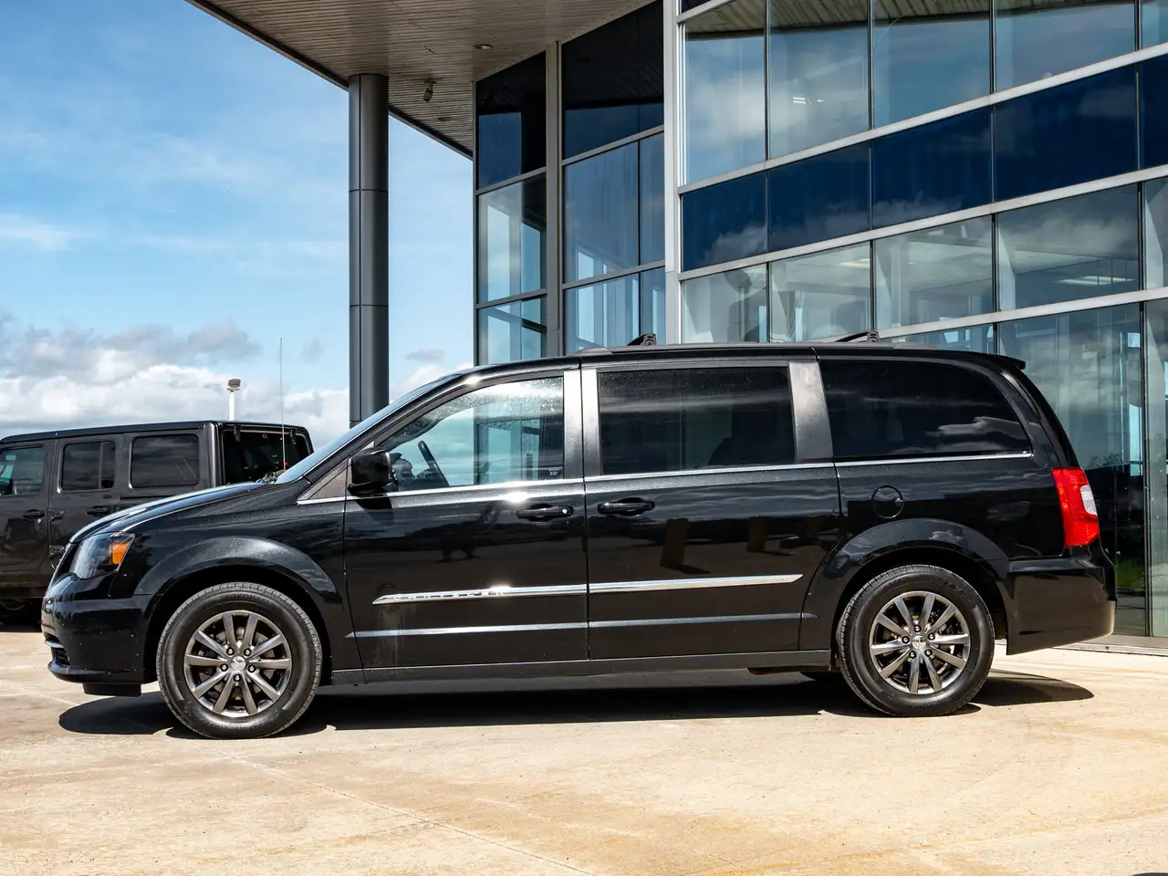 Chrysler Town & Country снимка Chrysler Town & Country