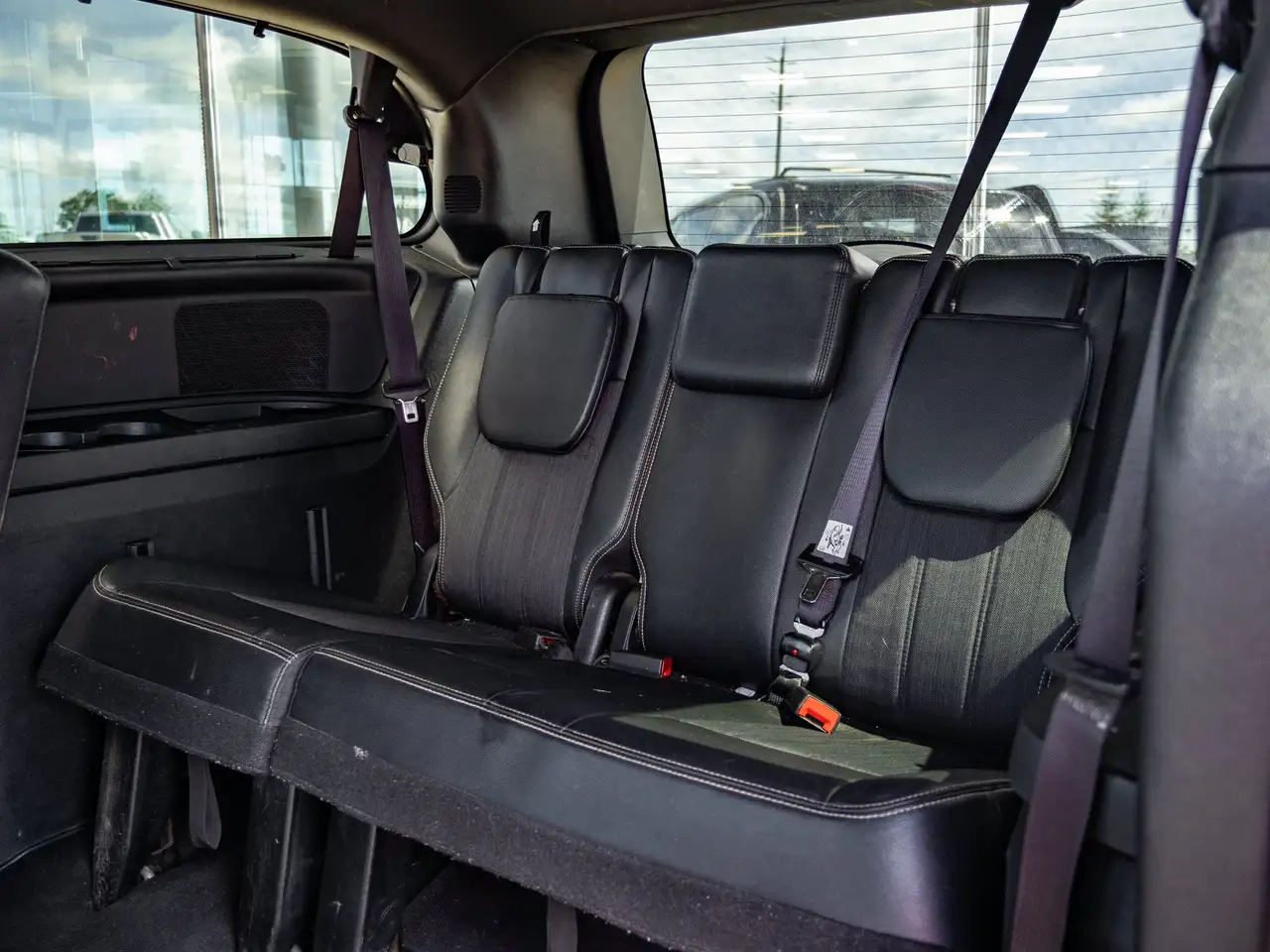 Chrysler Town & Country снимка Chrysler Town & Country