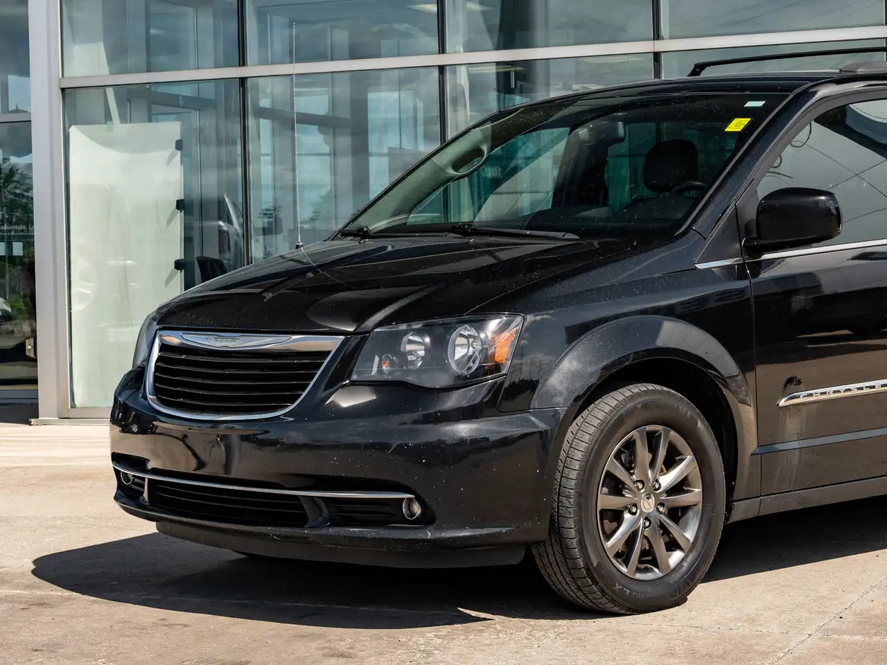 Chrysler Town & Country снимка Chrysler Town & Country