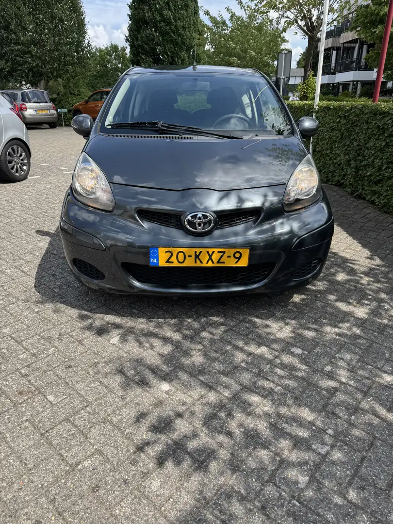 Toyota Aygo 1.0-12V Comfort Grijs - 1