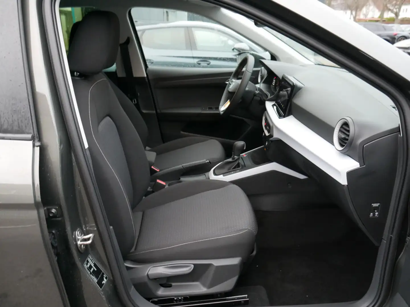 SEAT Arona 1.0 TSI Style Edition DSG FACEL. LED Grau - 2