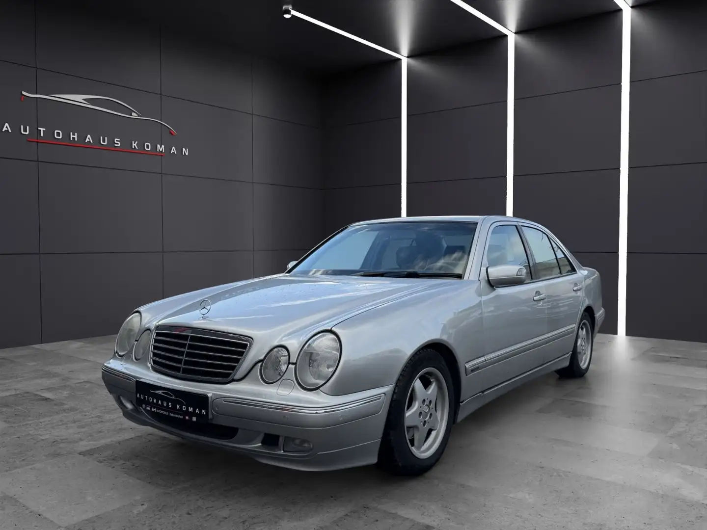 Mercedes-Benz E 200 AVANTGARDE Szürke - 1
