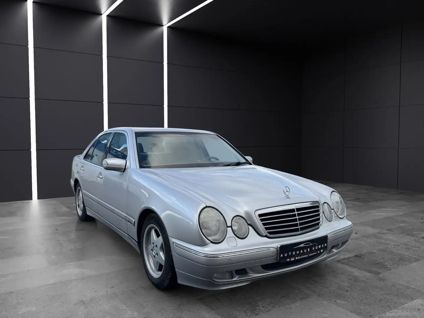 Mercedes-Benz E 200 AVANTGARDE Szürke - 2