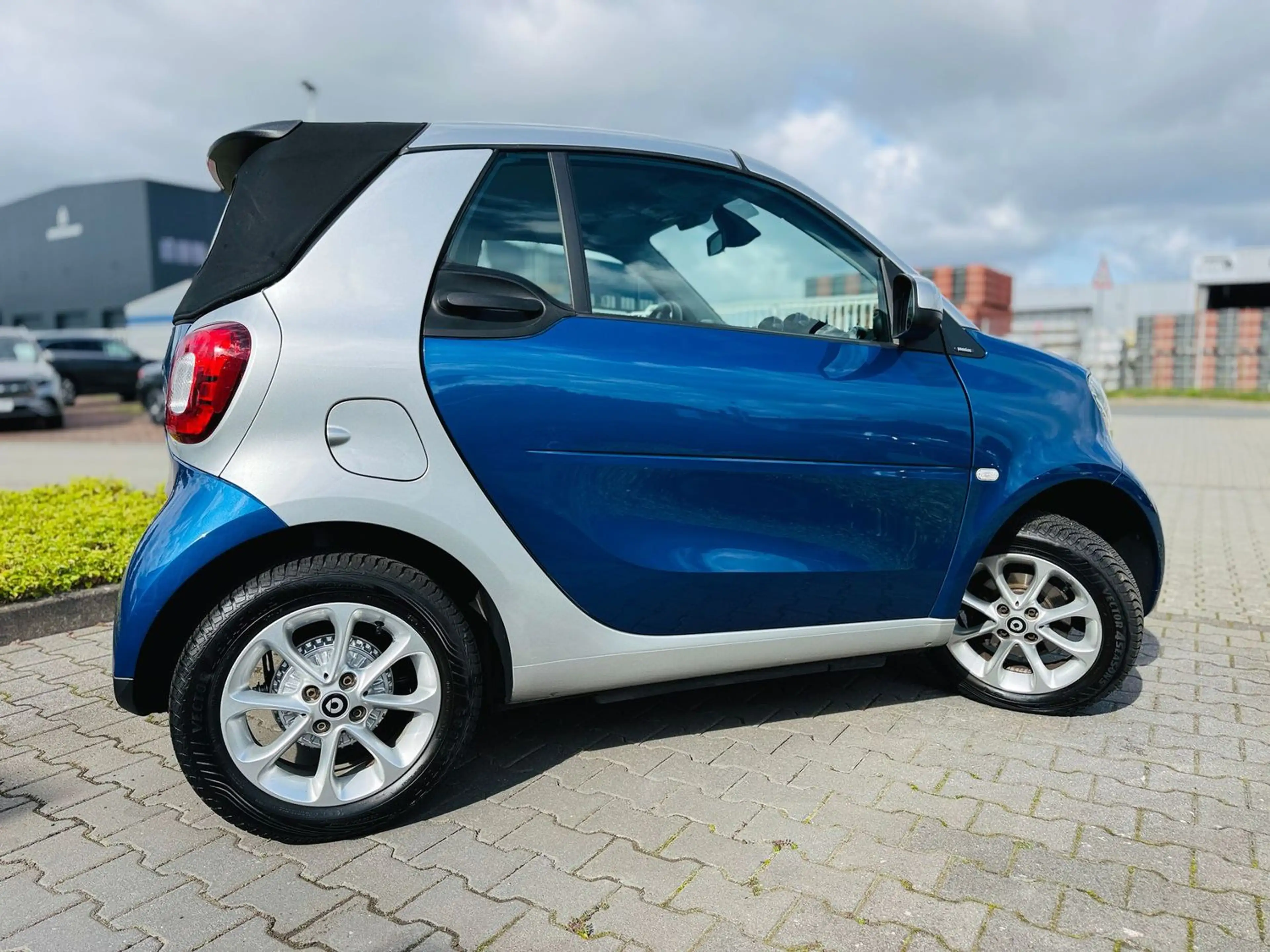 smart forTwo CABRIO, PASSION, Automatik, LED, Navi, Sitzheizung — photo 8