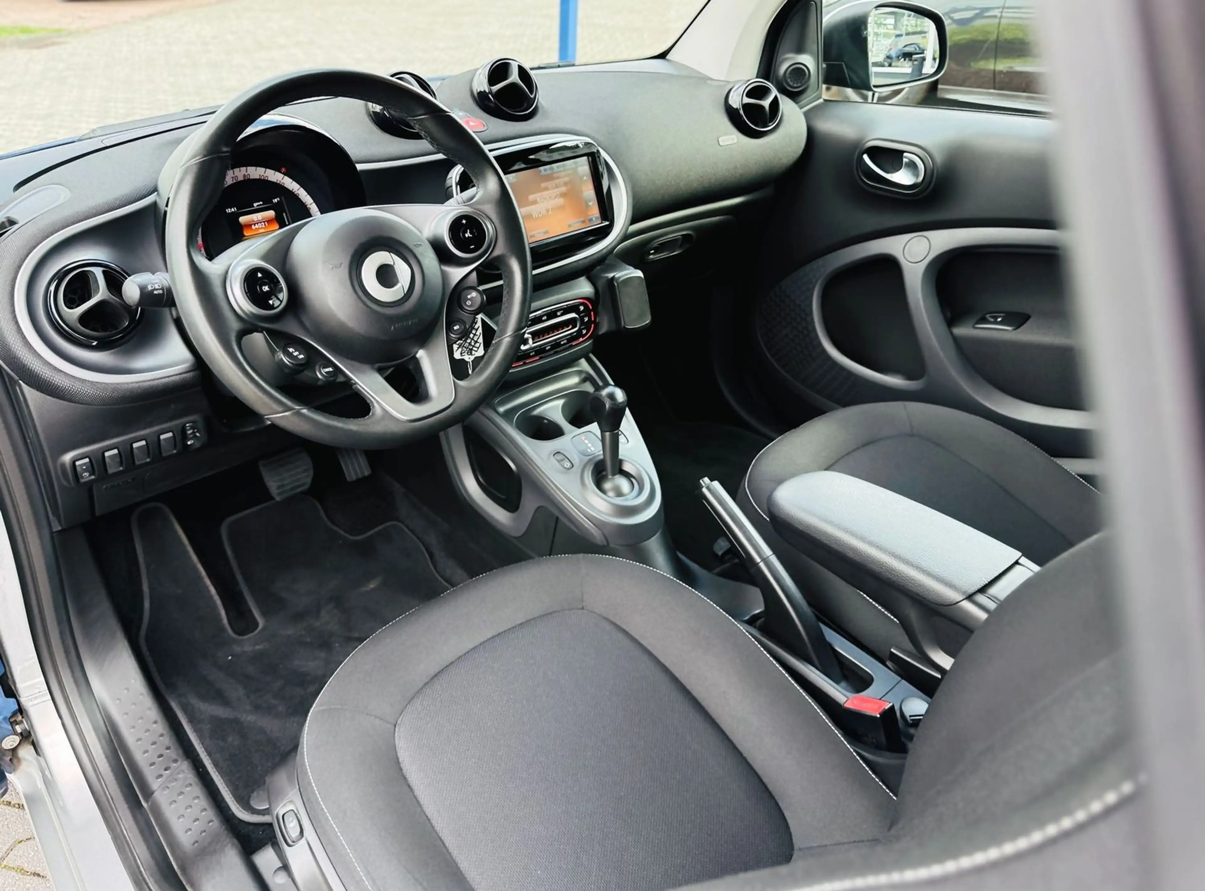 smart forTwo CABRIO, PASSION, Automatik, LED, Navi, Sitzheizung — photo 12