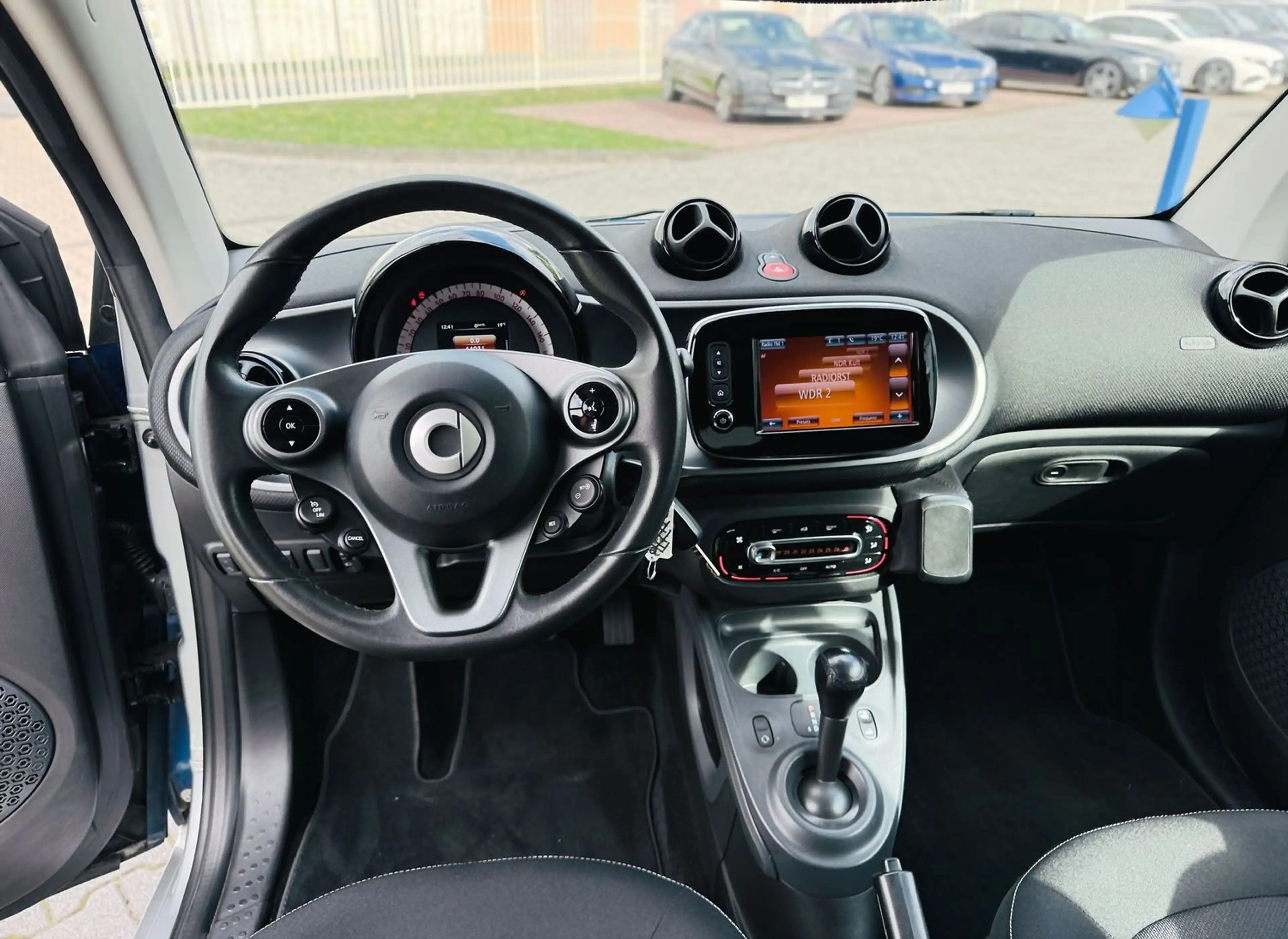 smart forTwo CABRIO, PASSION, Automatik, LED, Navi, Sitzheizung — photo 14