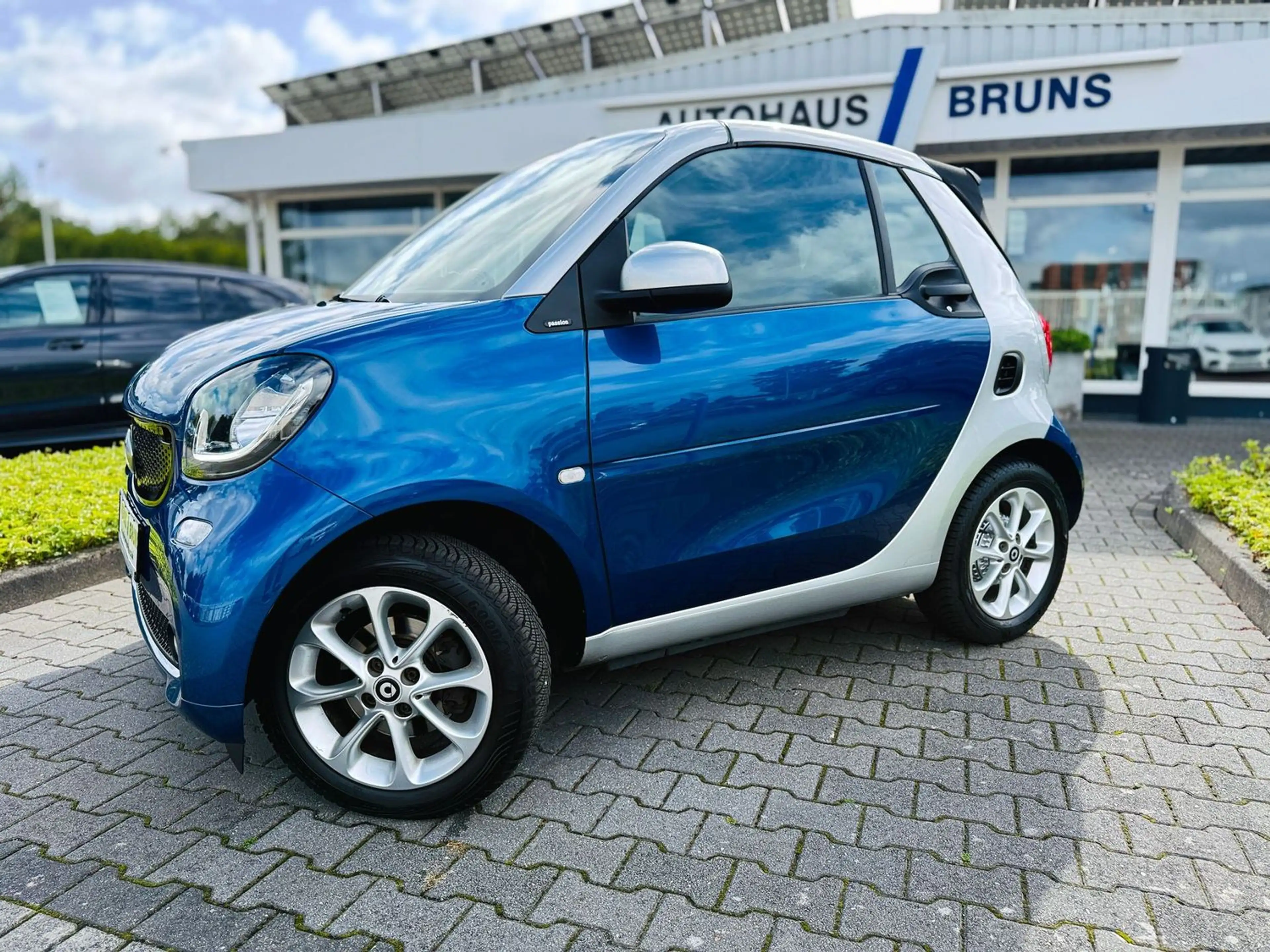 smart forTwo CABRIO, PASSION, Automatik, LED, Navi, Sitzheizung — photo 2