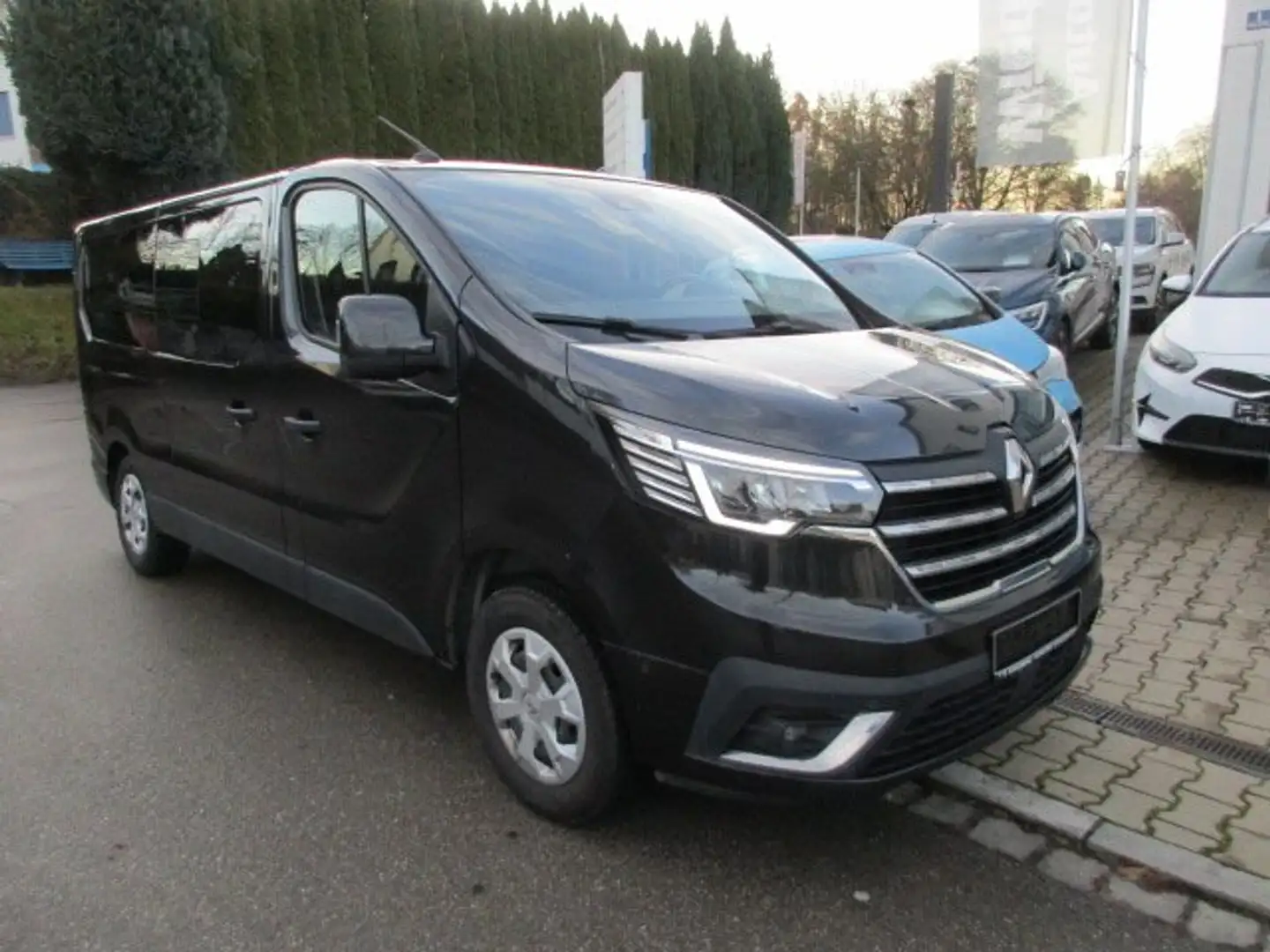 Renault Trafic L2H1 3,0t dci 150 9 Sitze Navi Klima AHK Bluetoth Schwarz - 2