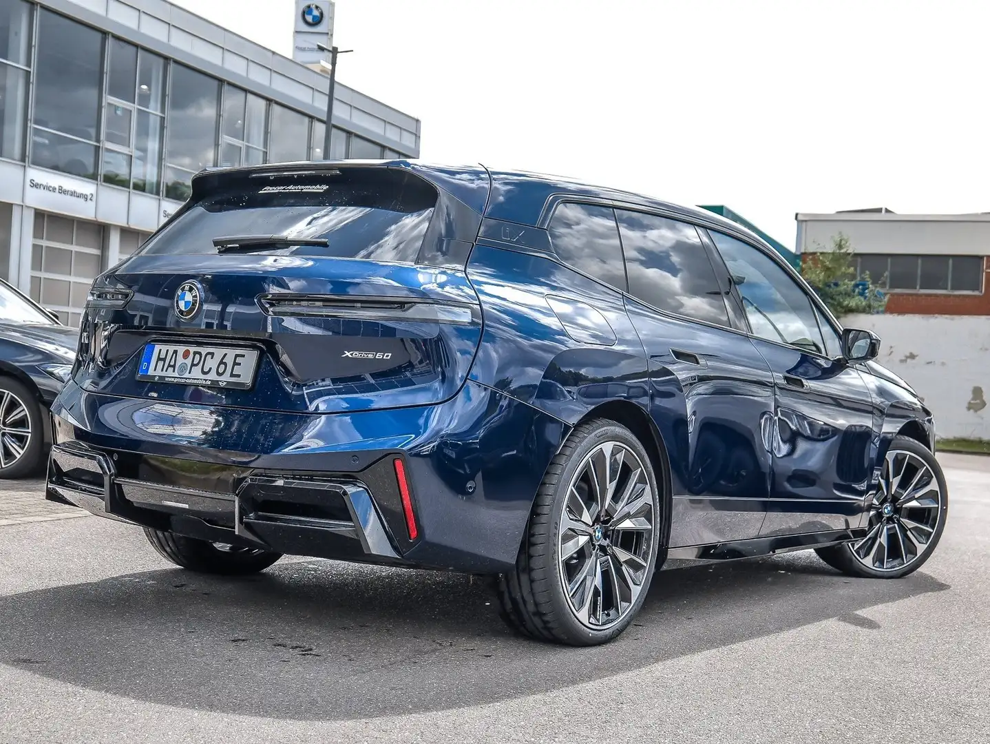 BMW iX xDrive60 M Sport Pro DAB Aktivlenkung LED Синій - 2