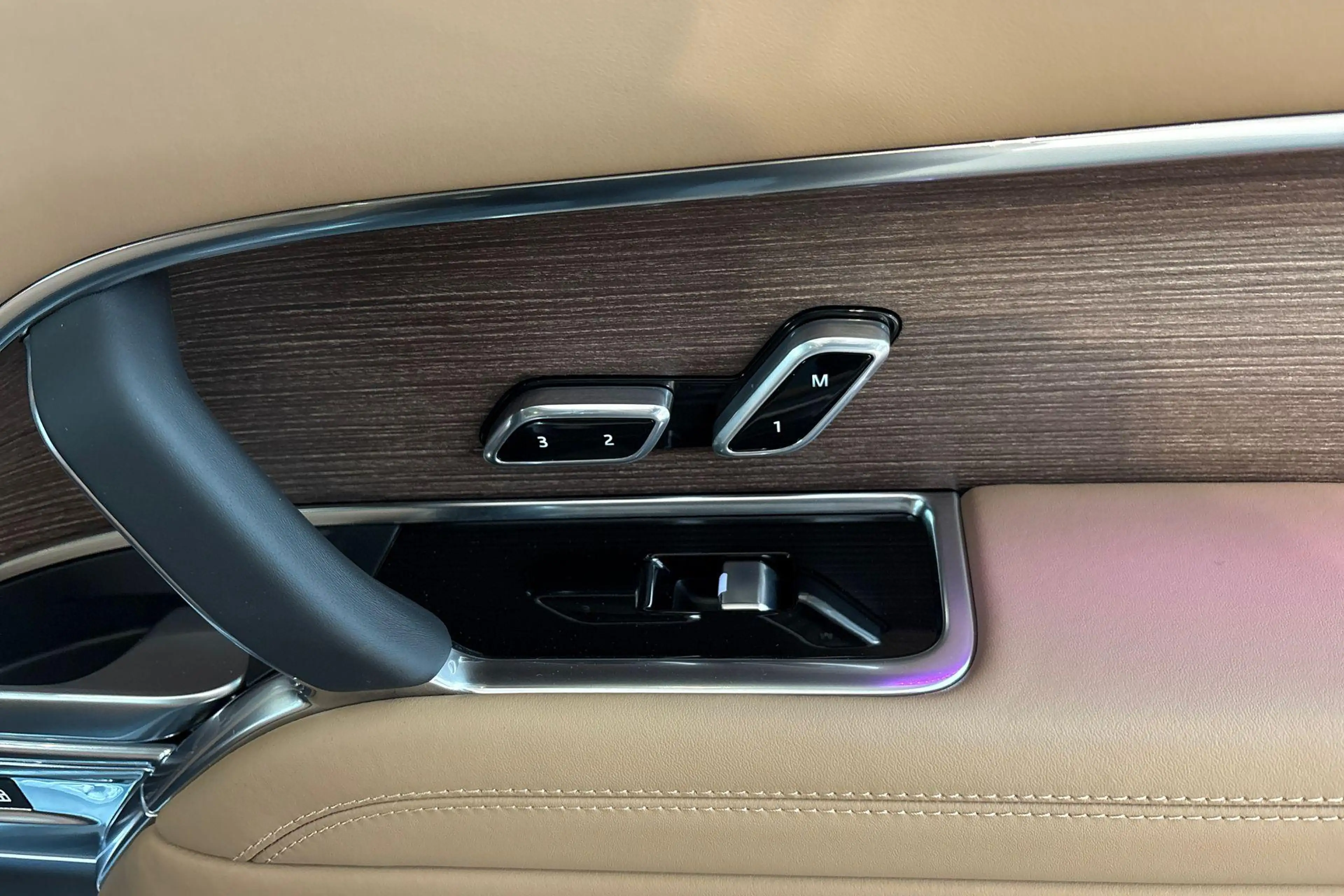 Land Rover Range Rover P460e HSE PHEV | Signature Sound | Comfort Pack | — photo 11