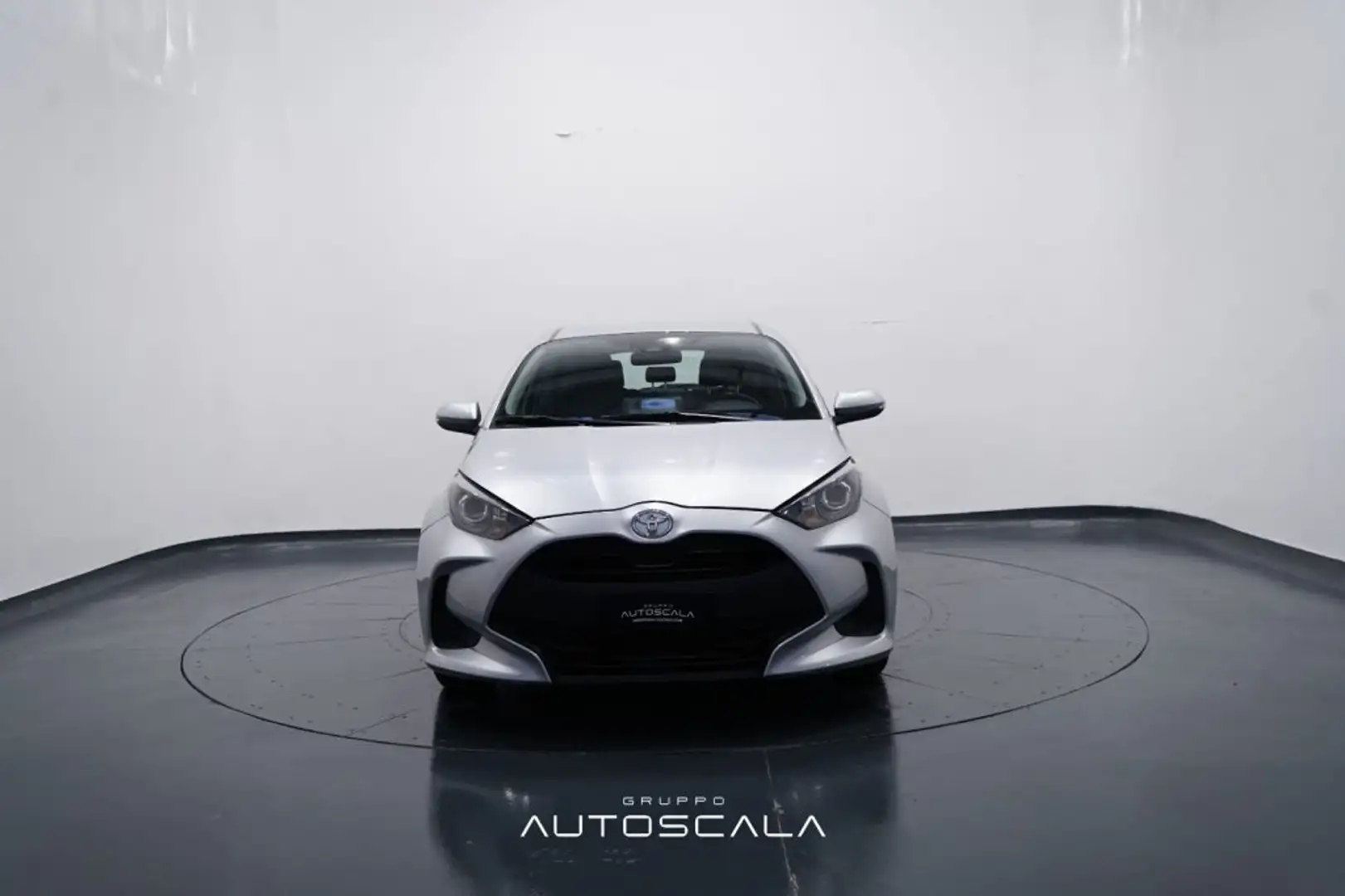 Toyota Yaris 1.5 125cv 5 porte Active Grau - 2