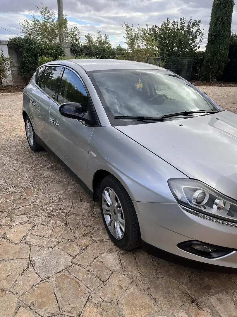 Lancia Delta 1.6 mjt Platinum 120cv selectronic Ezüst - 2