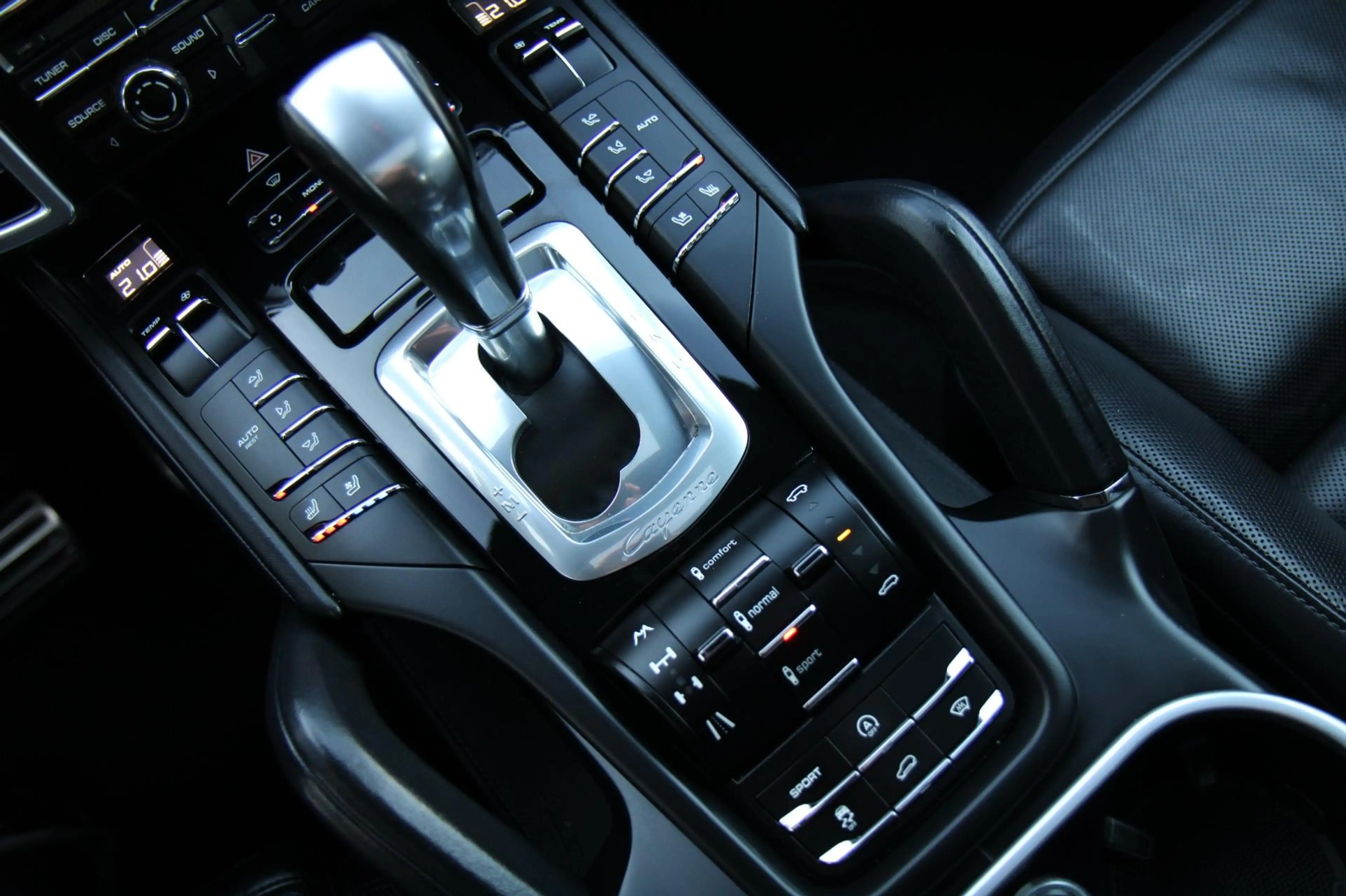 Porsche Cayenne 4.8 S V8 Schuifdak Xenon Luchtvering Luxe !! — photo 35