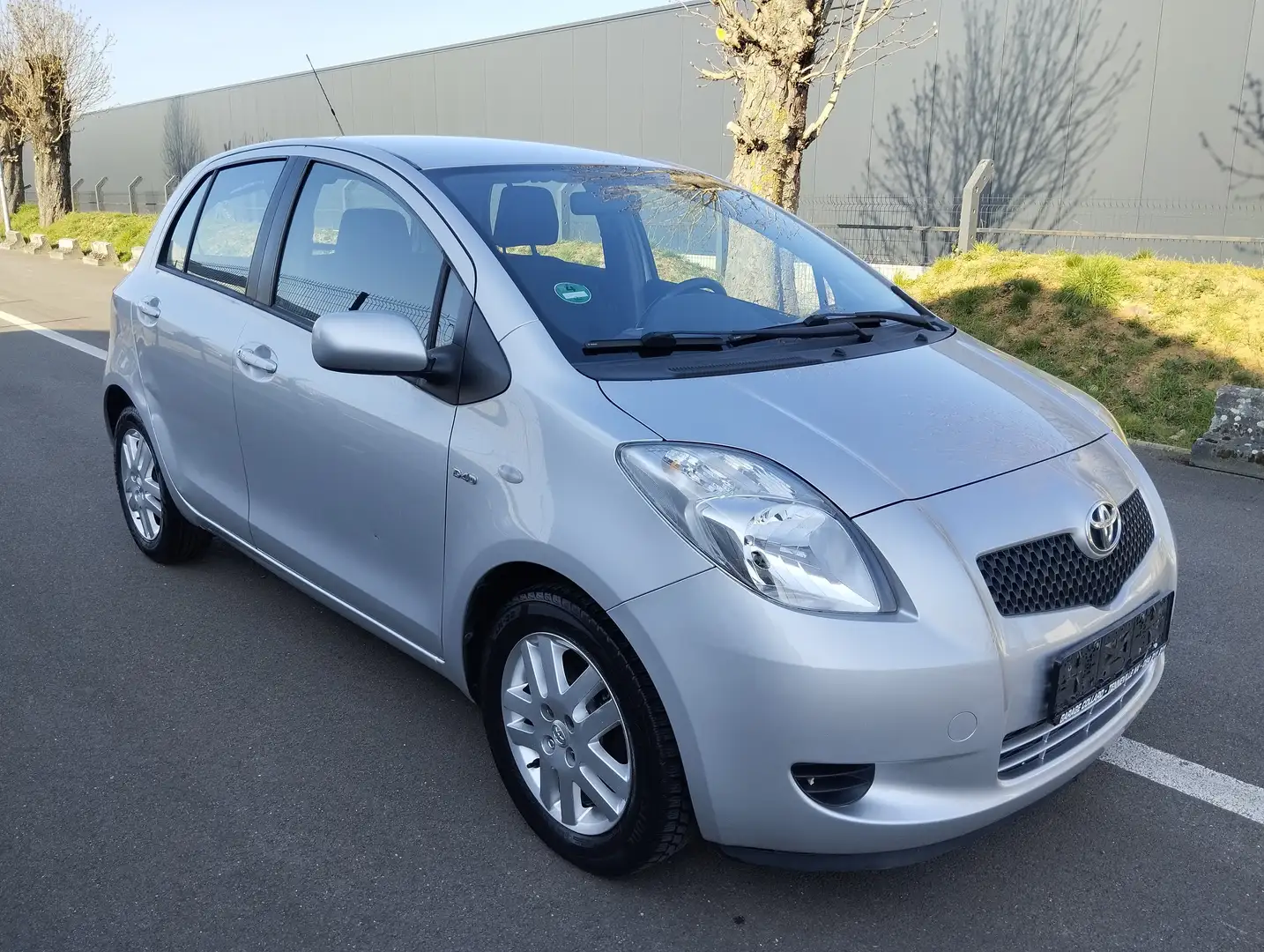 Toyota Yaris 1.4 Turbo D4D Luna 5p Airco Grijs - 2