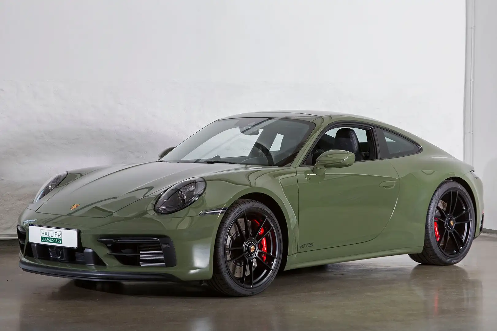 Porsche 992 /911 Carrera 4 GTS, Sonderfarbe Nato Oliv !! Grün - 2