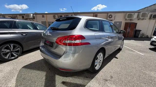 Peugeot 308 view 5