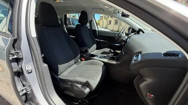 Peugeot 308 view 11