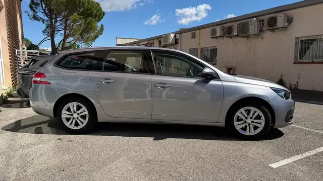 Peugeot 308 view 4