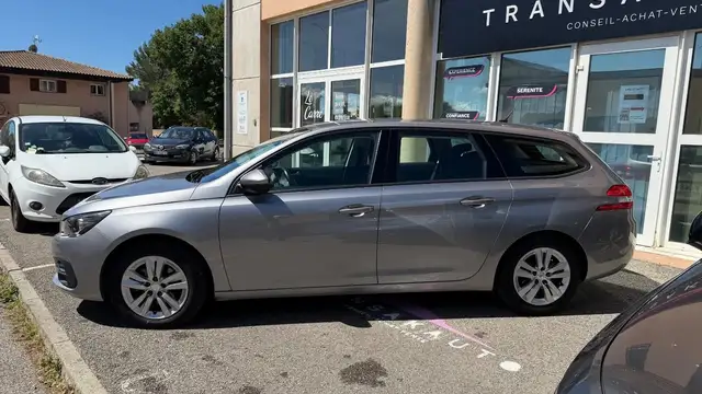 Peugeot 308 view 8