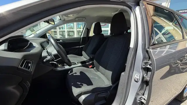Peugeot 308 view 9