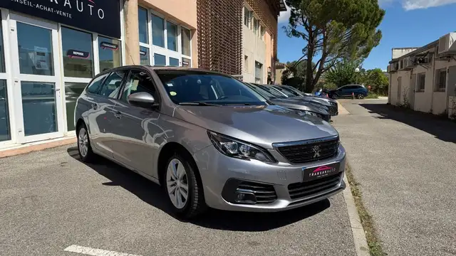 Peugeot 308 view 3