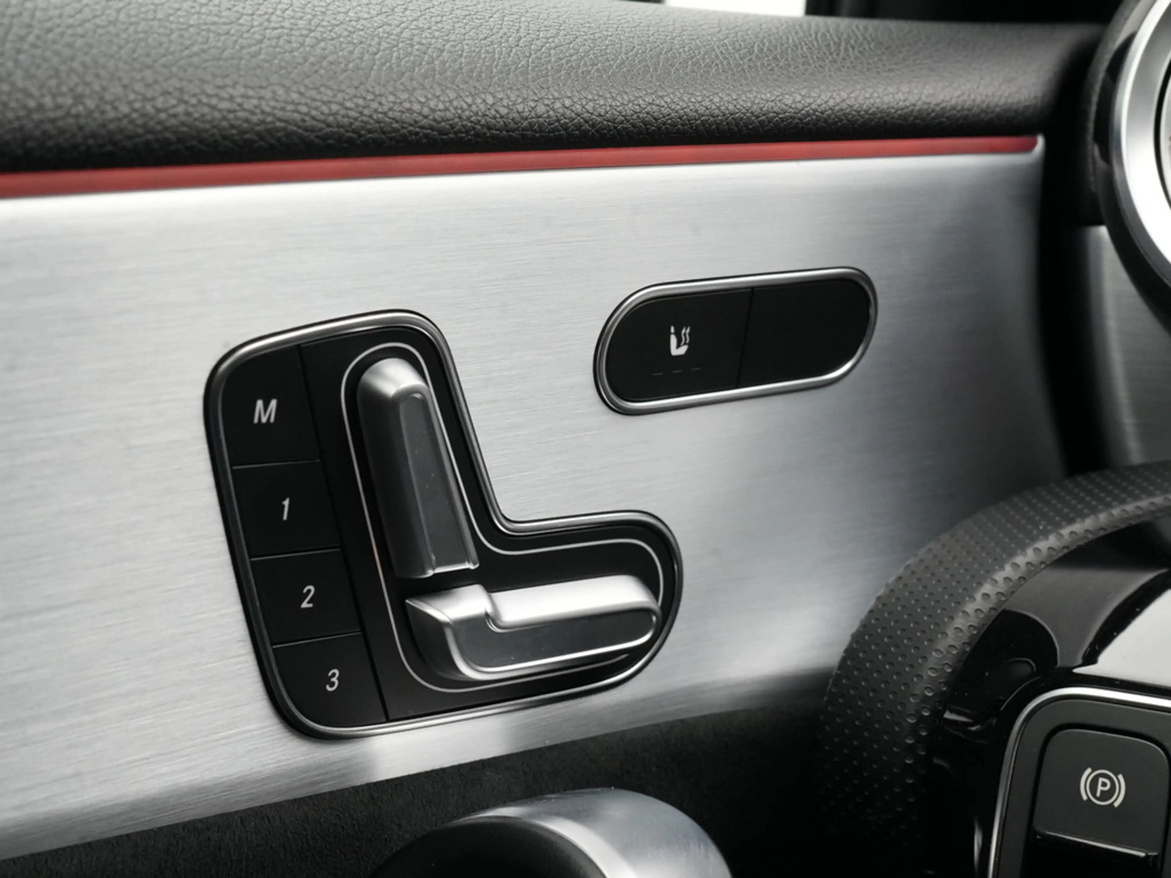Mercedes-Benz A 35 AMG 4MATIC PANO NAVI KAM SHZ LED MEMORY — photo 14