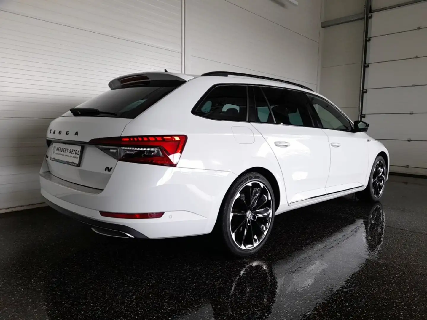 Skoda Superb Combi SPORTLINE 156/218 PHEV DSG *SKY / STANDHZG / MATRIX-LED / DCC / 19 ZOLL / VIRTUELL / NAVI / AHV & 360° KAMERA / ACC Weiß - 2