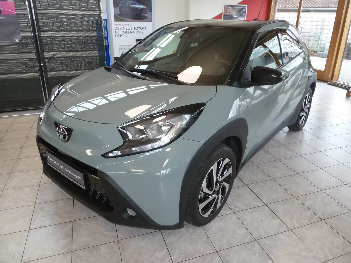 Toyota Aygo X Team D 5-Türer *Car-Play/Android* Grün - 2