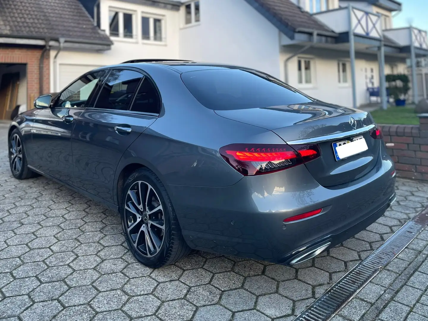 Mercedes-Benz E 220 E-Klasse 9G-TRO Avantgarde*Scheckheftge*NightPaket - 2