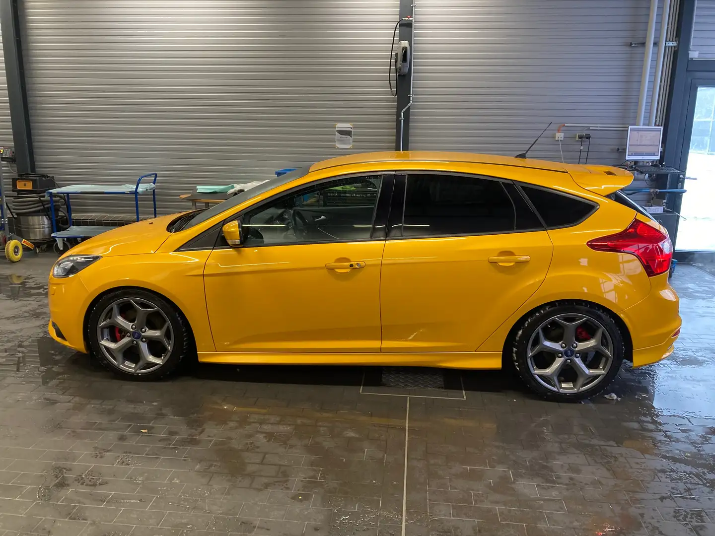 Ford Focus Focus 2.0 EcoBoost ST mit Leder-Sport-Paket Gelb - 2