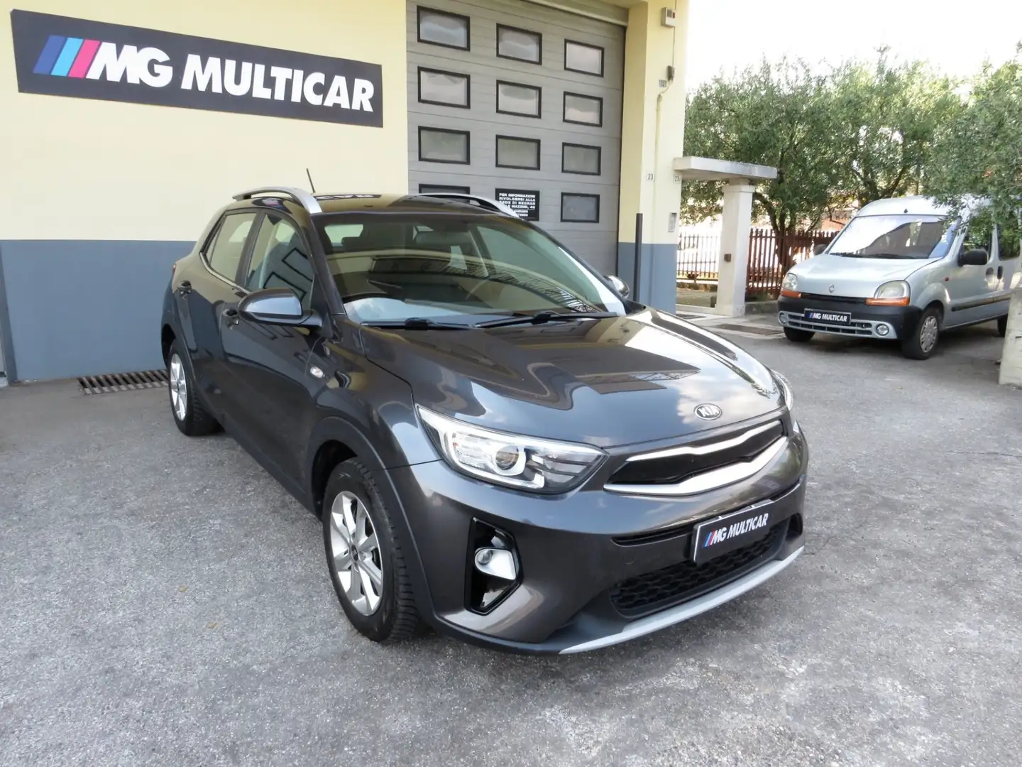 Kia Stonic 1.6crdi Style 115cv. android/carplay/retrocamera Grigio - 1