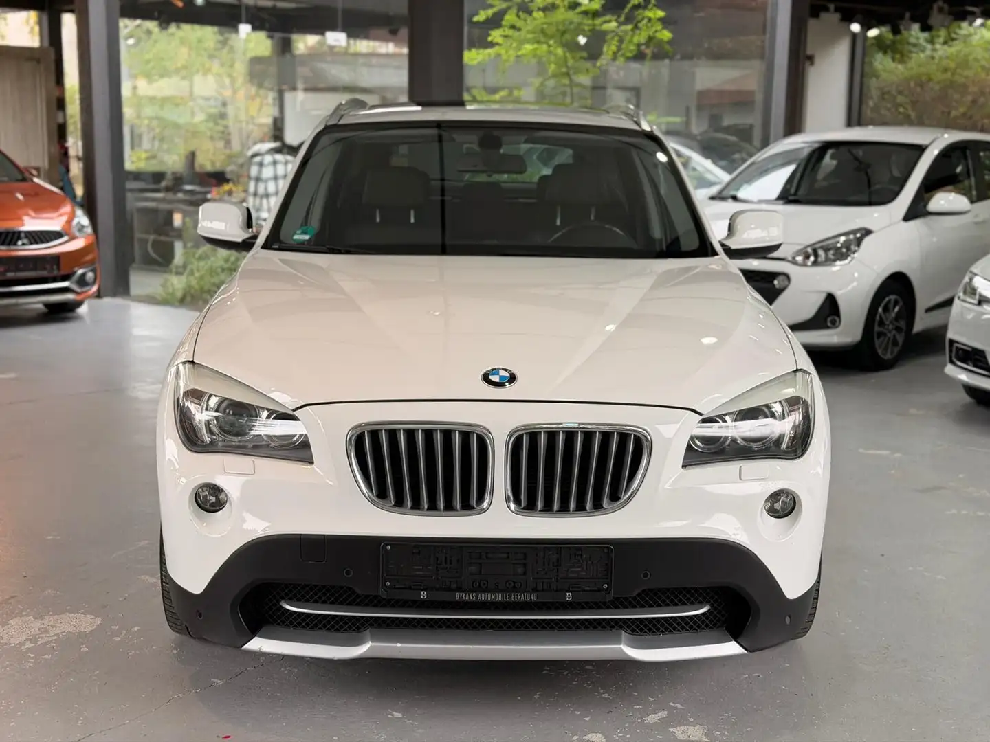 BMW X1 23 d xDrive-Pano-Leder-AHK-SHZ Blanc - 2