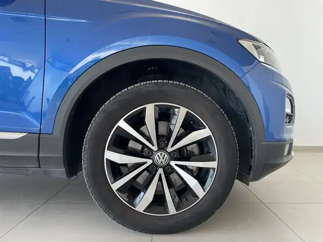Volkswagen T-Roc view 8