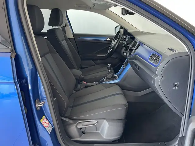 Volkswagen T-Roc view 5