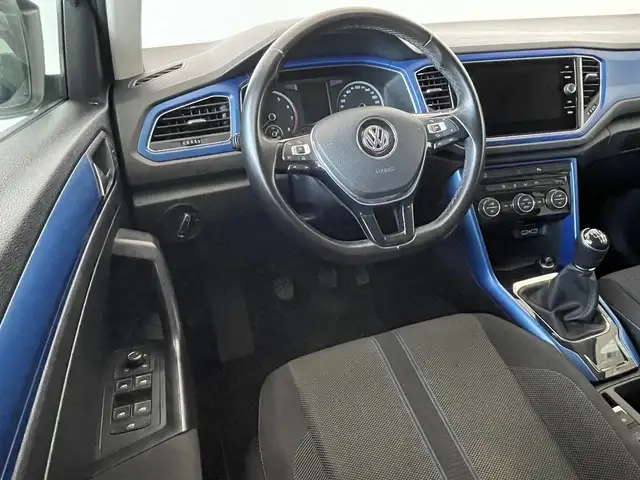 Volkswagen T-Roc view 9