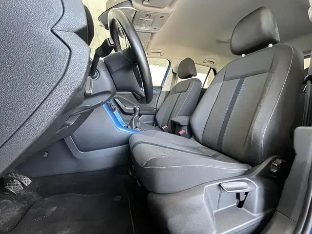 Volkswagen T-Roc view 16