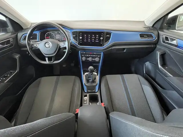 Volkswagen T-Roc view 4