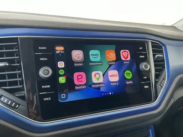 Volkswagen T-Roc view 12