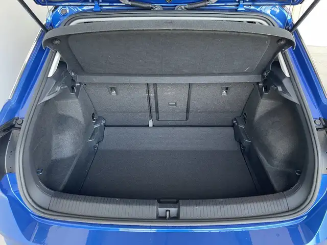 Volkswagen T-Roc view 7