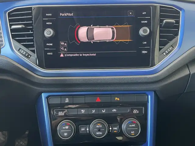 Volkswagen T-Roc view 14