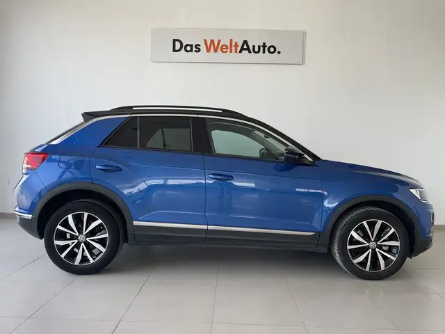Volkswagen T-Roc view 3