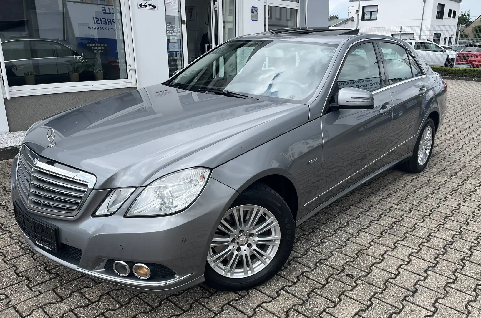 Mercedes-Benz E 250 CDI Elegance *Navi*Klima*PDC*SHD* Gümüş rengi - 2