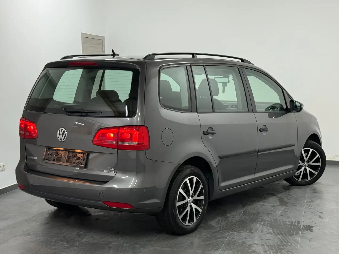 Volkswagen Touran 1.6 CR TDi 1erMain - Euro5 - Carnet - 5Places Silver - 2