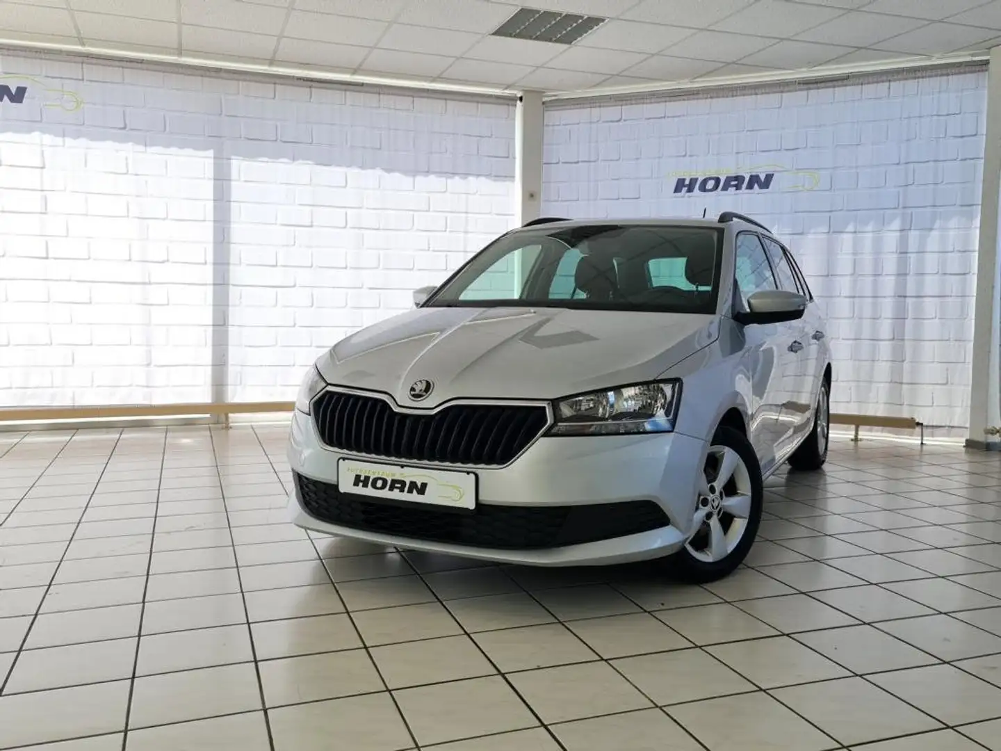 Skoda Fabia Ambition, Scheckheft, SmartLink, Klimaautomatik Gris - 1