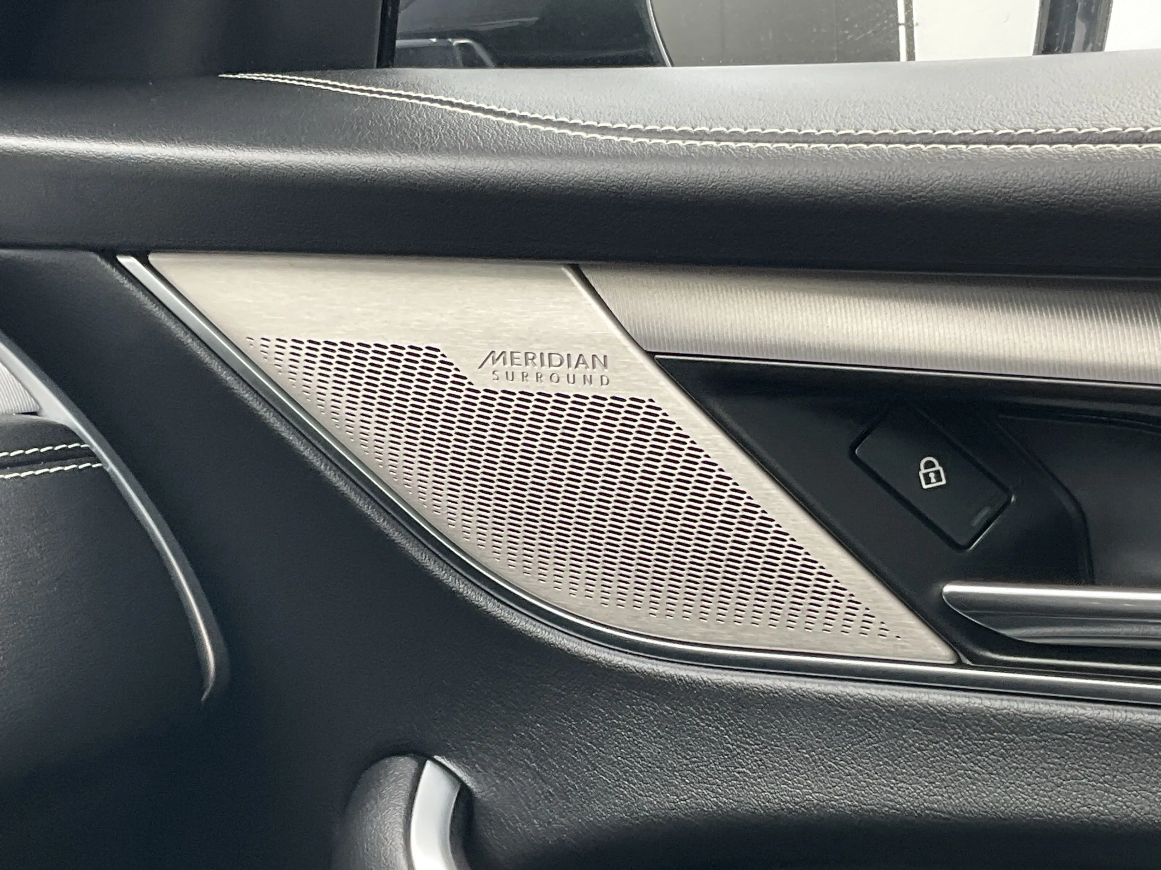 Jaguar F-Pace 2.0 P400e PHEV R-Dynamic SE Pano 360° Meridian Sto — photo 5