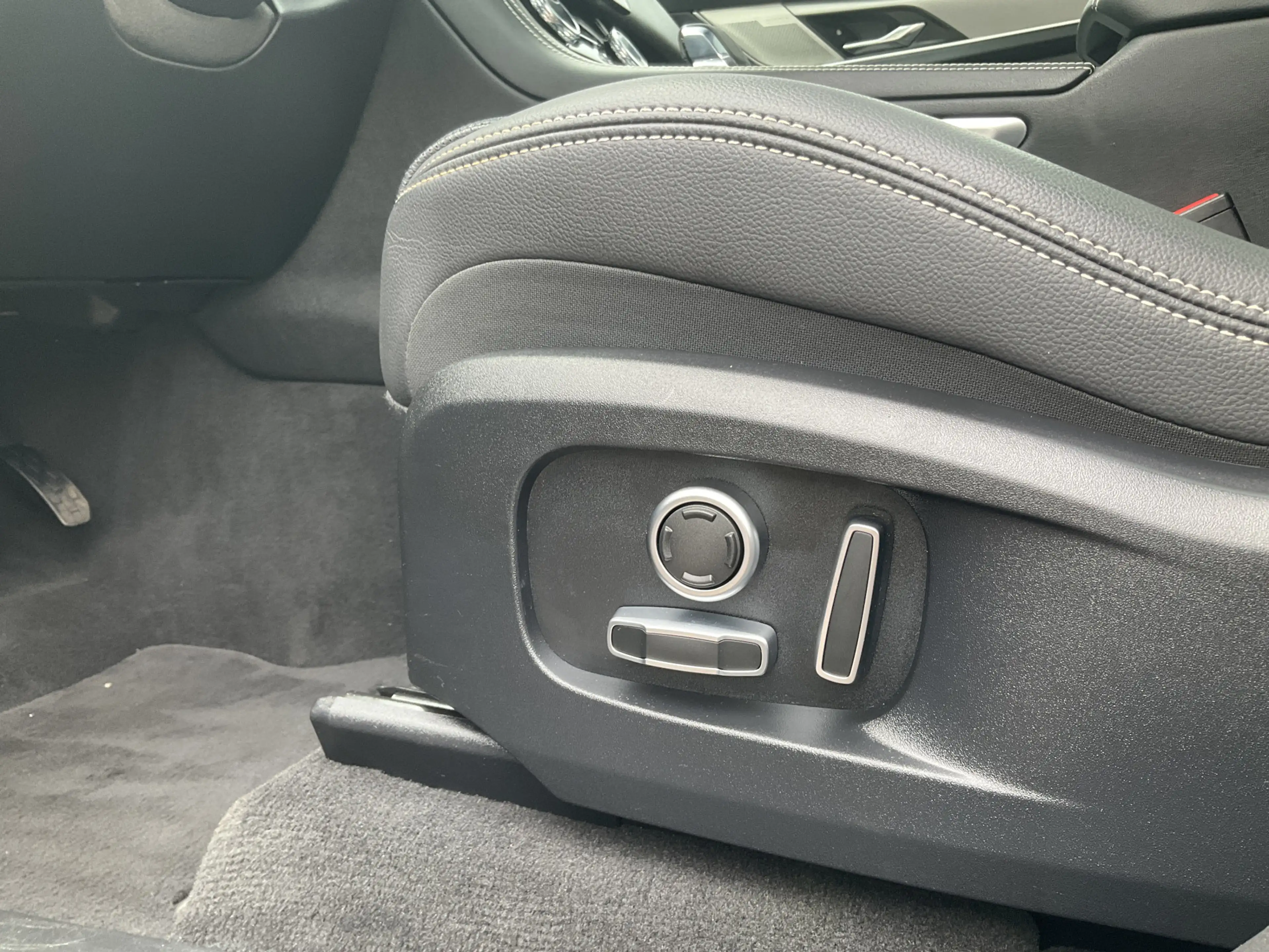 Jaguar F-Pace 2.0 P400e PHEV R-Dynamic SE Pano 360° Meridian Sto — photo 9