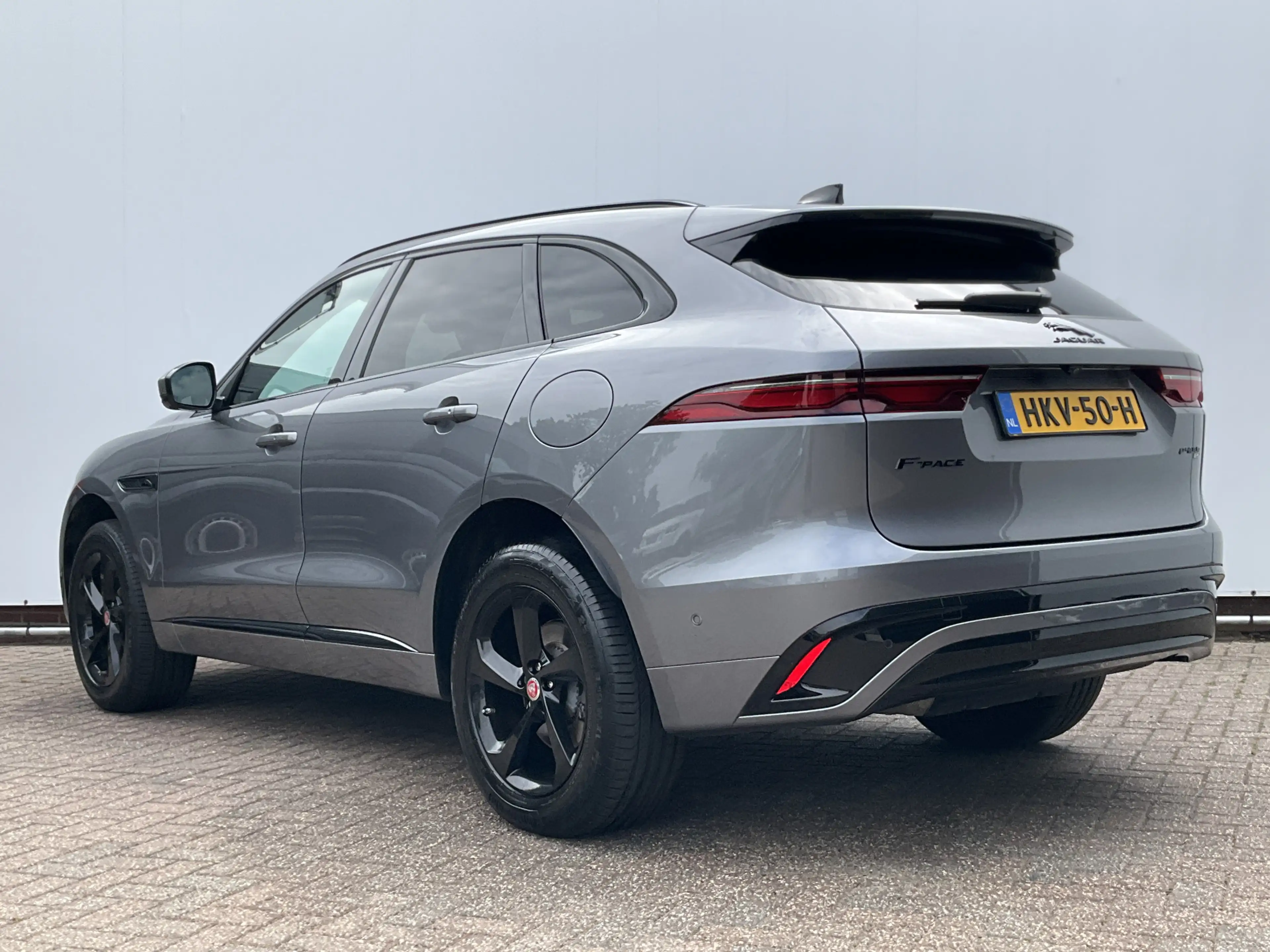 Jaguar F-Pace 2.0 P400e PHEV R-Dynamic SE Pano 360° Meridian Sto — photo 2